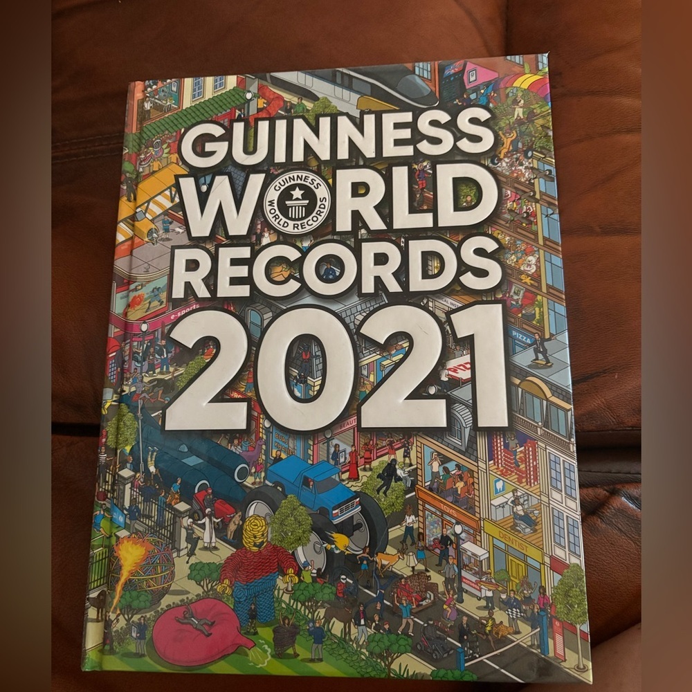 📕Books 4 
for $20📕 Guinness World Records 2021 – Like New!